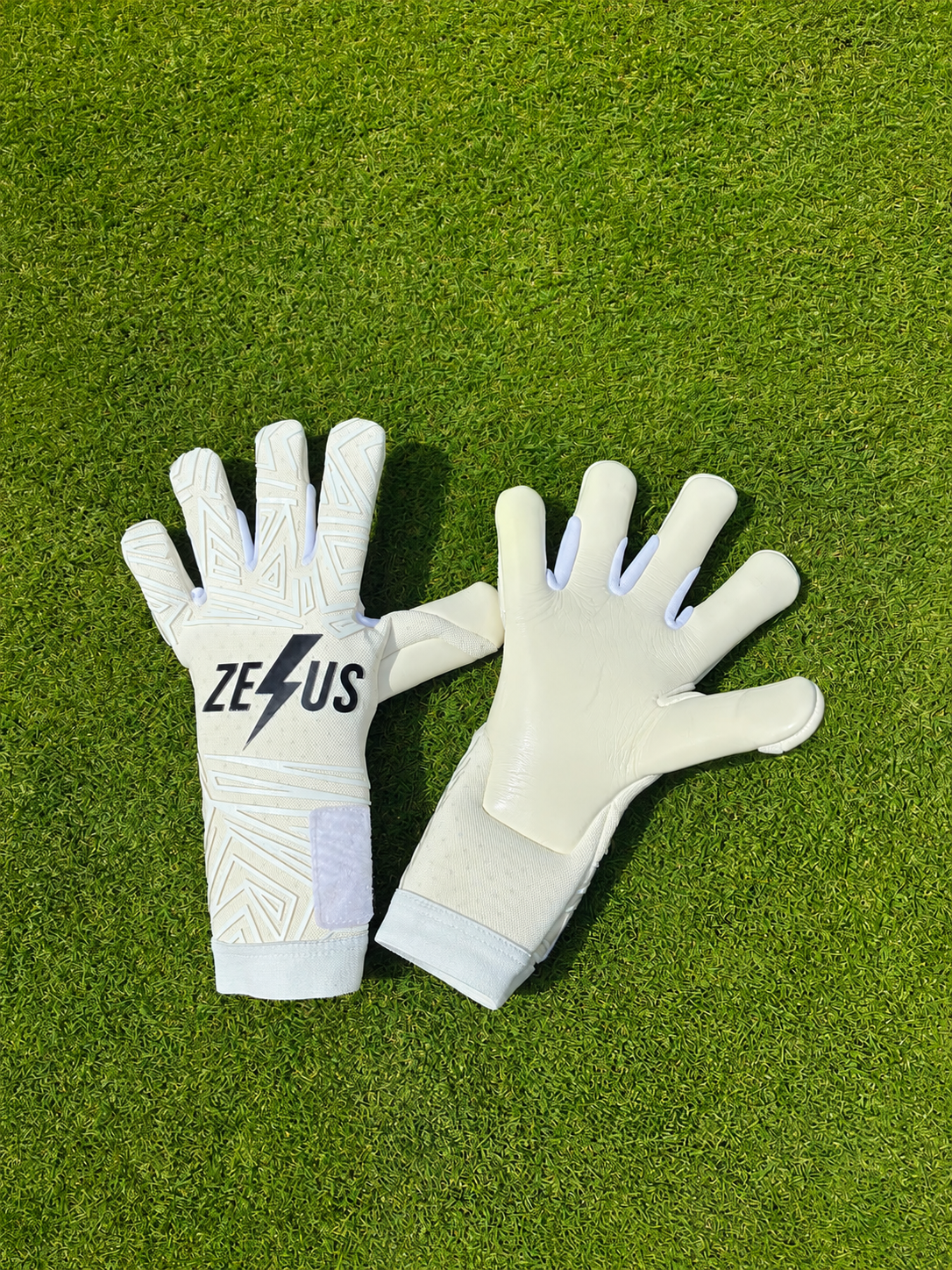 Zelus Phantom Hybrid Gloves (Off White)